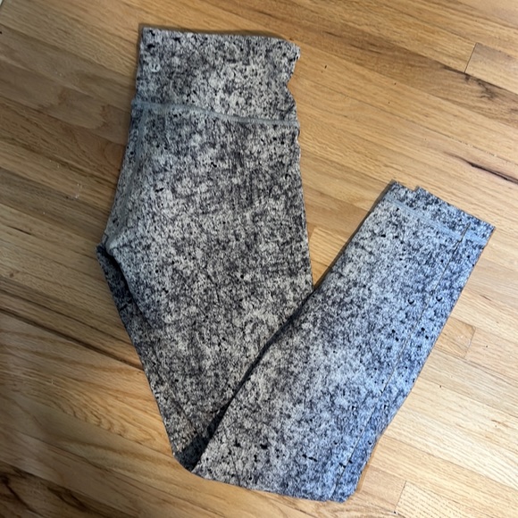 Gently Used Size 8 Lululemon Wunder Under Low-Rise Tight *Full-On Luxtreme 28" - Picture 5 of 5